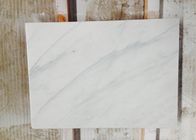 Controsoffitti di marmo bianchi/beige di vanità del bagno hanno lucidato la superficie del solido