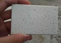 Materiale bianco della resina del quarzo 7% dei controsoffitti 93% della pietra del quarzo di colore della sabbia
