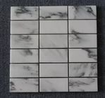 Piastrella per pavimento di mosaico di marmo bianca del mattone rettangolare, mattonelle di pietra moderne del bagno del mosaico