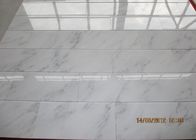 Orienti la lastra di pietra naturale di marmo bianca per l'impiallacciatura della pietra del progetto.